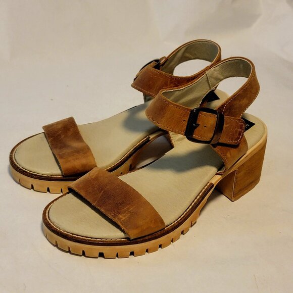SOLD - Bull Boxer Strappy Sandals size 8 Chunk Heeled - Picture 9 of 10